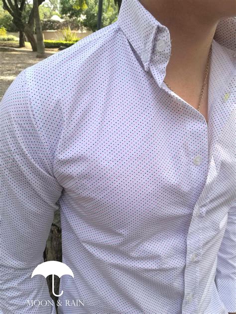 Camisa Blanca Slim Fit Para Caballero De Puntos Marino Y Rojo Stylish Shirts Well Dressed