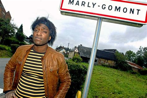 Marly Gomont des commerçants revisitent le clip de Kamini pour sauver