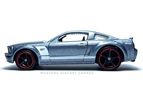 Hot Wheels Ford Mustang GT Series 2011 Cars of the Decades สเทา 1 64