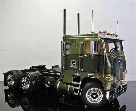 White Freightliner Model Truck Kits Freightliner Trucks Big Rig Trucks