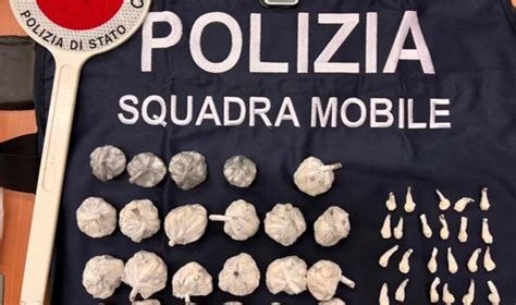 Cento In Casa Un Chilo Di Cocaina Arrestato Un Insospettabile La