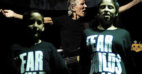 ¿quiénes Son Los Chicos Que Cantan Con Roger Waters Infobae