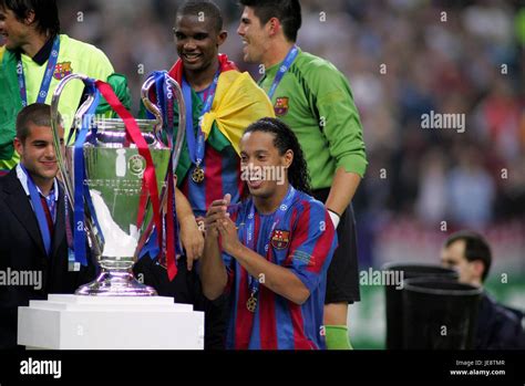 2006 barcelona arsenal ronaldinho hi-res stock photography and images ...