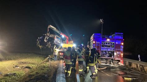 Hessen Autounfall mit fünf Toten Nähe Fritzlar Video WELT