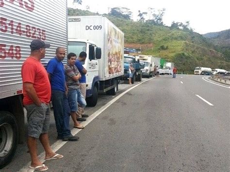 G1 Caminhoneiros Formam Fila De Quatro Quilômetros Na Br 040 Em