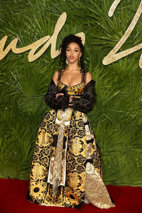 Fka Twigs 2017 Fashion Awards 11 Gotceleb