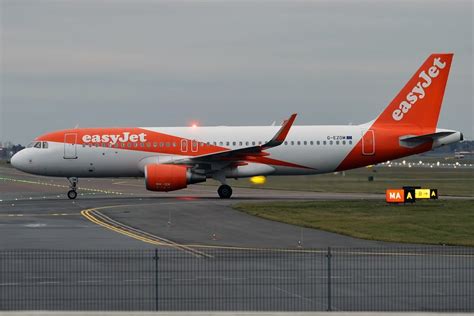 easyJet Fleet Airbus A320-200 Details and Pictures