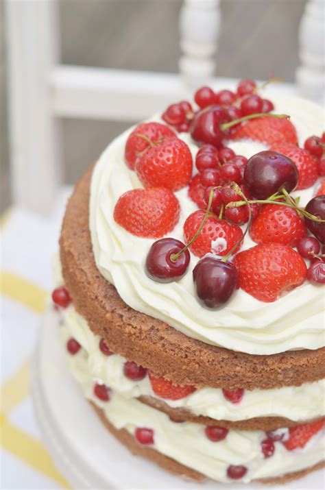 Naked Cake Mit Beeren