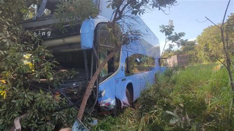 Grave Acidente Entre Carro E Nibus Na Br Mata Cinco Pessoas Da