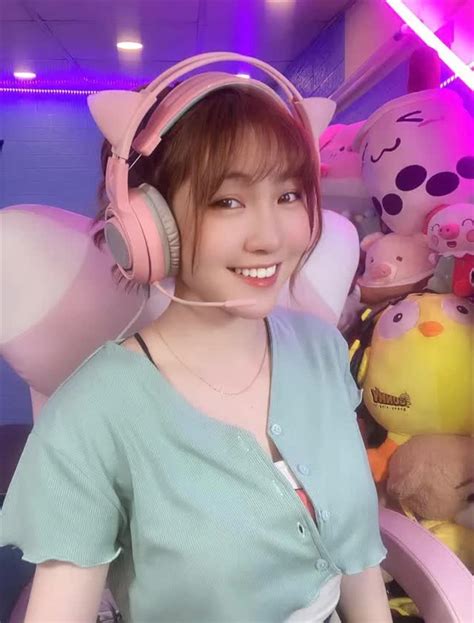 Nữ streamer đời đầu không ngán làn sóng hot girl vẫn khẳng định vị thế Tạp chí Doanh