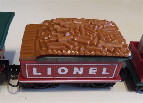 Lionel's Battery-Powered General and its Christmas Trains