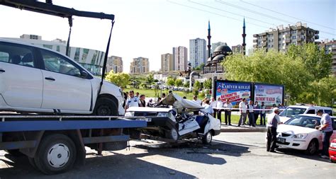 Başkent te Trafik Kazası 1 i Ağır 4 Yaralı Haberler