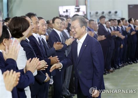 文대통령 제조업 강력 혁신의지 천명세계 일류기업수 2배로종합 연합뉴스