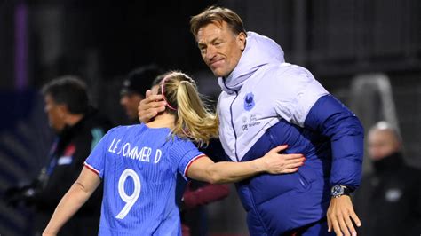 Hervé Renard Chez Les Bleues La Pression Et Le Devoir Dêtre Au