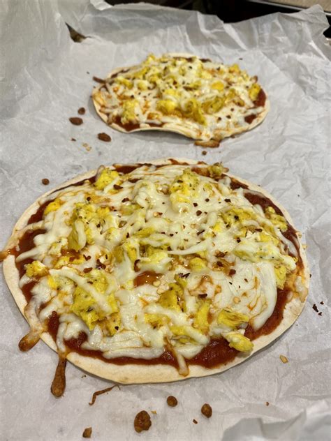 Quick 10 Minute Low Carb Tortilla Pizza