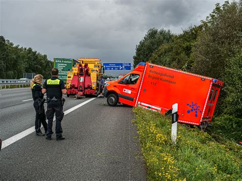 Rettungswagen Kommt Von Der Autobahn A Ab Bg Press