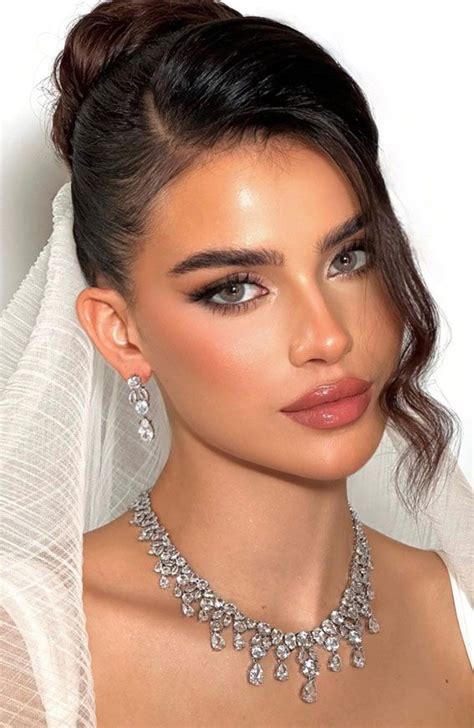 Soft Makeup Inspirations For Special Moments Vintage Glamour Bride In