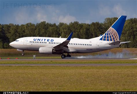 N Boeing United Airlines Geoff Landes Jetphotos