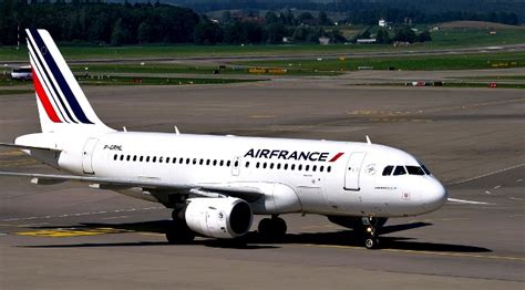 Air France Conmemora A Os De Elegancia Con Un Exclusivo Desfile De