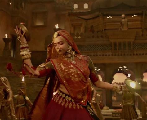 Padmavati: Ghoomar Song https://www.youtube.com/watch?v=6cKErCWrb44 ...