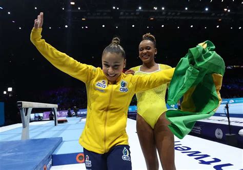 Rebeca Andrade e Flávia Saraiva fazem dobradinha no pódio do solo no