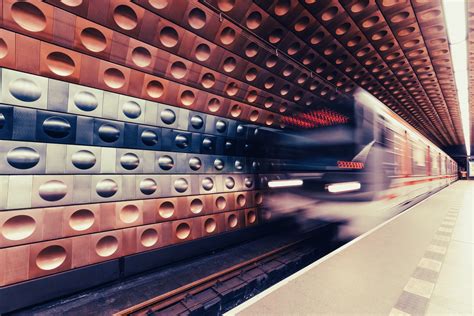 Zeitreise Durch Prags Metro Sozialistische Symbole Moderne Stationen