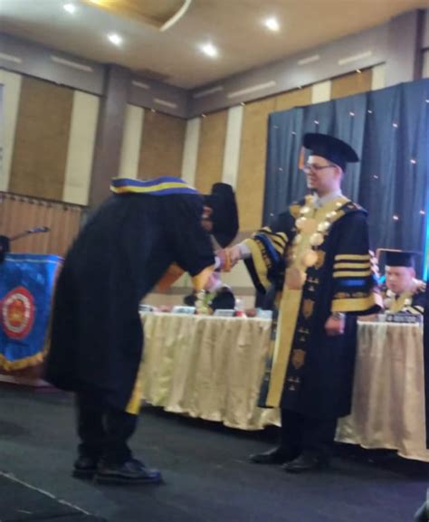 Undhar Wisuda Lulusan Rektor Sampaikan Capaian Penting