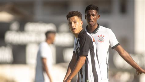 Corinthians Vence Cear Fora De Casa Mas Cai No Brasileir O De