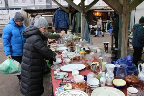 Piątek na targowisku w Koszalinie Zobacz co można znaleźć na stoiskach