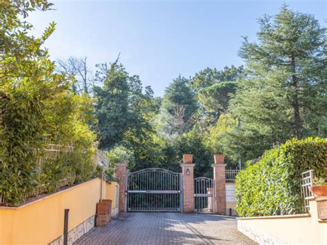 Vendita Villa A Schiera In Via Tuscolo Monte Porzio Catone Buono