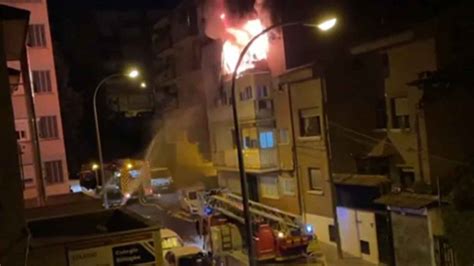 Mueren Dos Personas En Un Incendio En Un Edificio De Viviendas En El