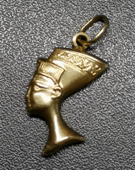 Pendentif T Te De Pharaon En Or Jaune Carats Achat Or En Belgique