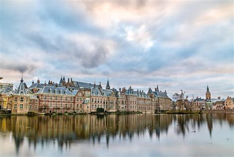 Premium Photo | Binnenhof palace the dutch parliament building in the ...