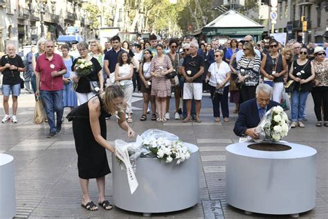 Homenaje A Las Víctimas De Los Atentados Del 17 A En Barcelona En El