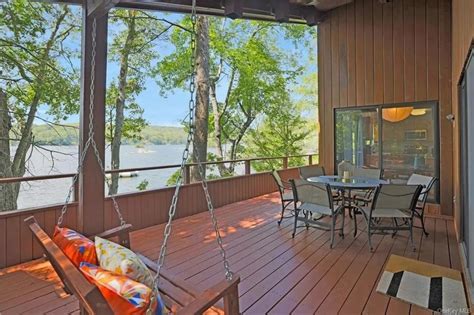 Late Sex Therapist Dr Ruth S Ny Lake House Is Available To Rent