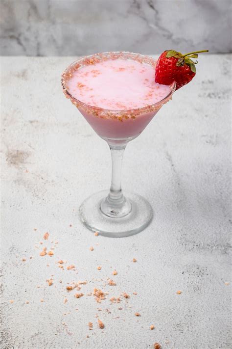 Best Strawberry Shortcake Martini Cocktail Recipe Easy And Simple