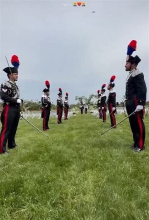 Nozze Gay In Alta Uniforme Nel Brindisino Un Carabiniere Sposa Il