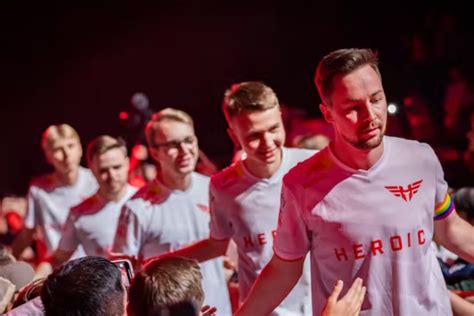 Heroic Virtus Pro Outsiders