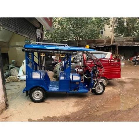 Saarthi Dlx Blue Battery Operated E Rickshaw Vehicle Capacity