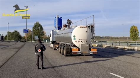 Gasolio Di Contrabbando 24 Mila Litri Sequestrati Dalla Guardia Di