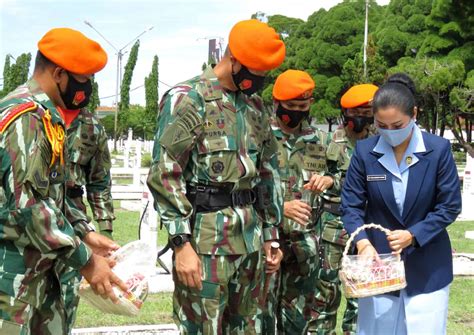 Peringati Hut Ke Korpaskhas Yonko Paskhas Melaksanakan Ziarah