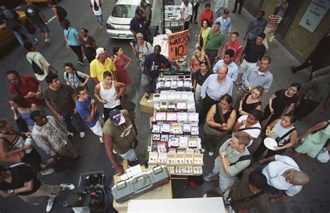 Photos of the 2003 Blackout: When the Northeast Went Dark | HISTORY