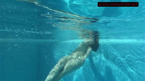 Pornstar Mia Ferrari In Blue Bikini Underwater Petite Mia Eporner