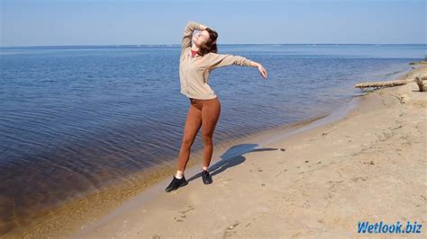 Wetlook Girl In Tight Fitting Leggings Get Wet Nude Video On YouTube Nudeleted