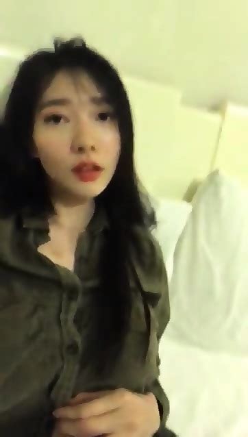 Horny Asian Girl Touch Herself