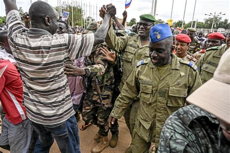 Niger Les Partisans Des Putschistes Rassemblés à Niamey Avant La Fin