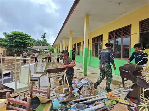 Personel Kodim Kubar Ikut Bersih Bersih Sekolah Fan Fasilitas Umum