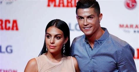 Kurven Auf Dem Display Cristiano Ronaldos Ehefrau Zeigt Ihre Atemberaubende Figur Im Bikini