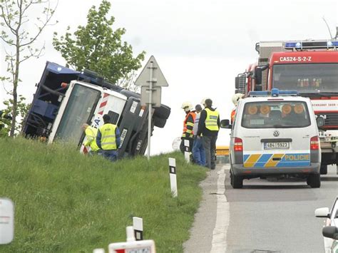 Fotogalerie Nákladní auto havarovalo u místa tragické nehody