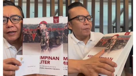 Foto Ari Lasso Terima Buku Dari Prabowo Senang Dan Bangga